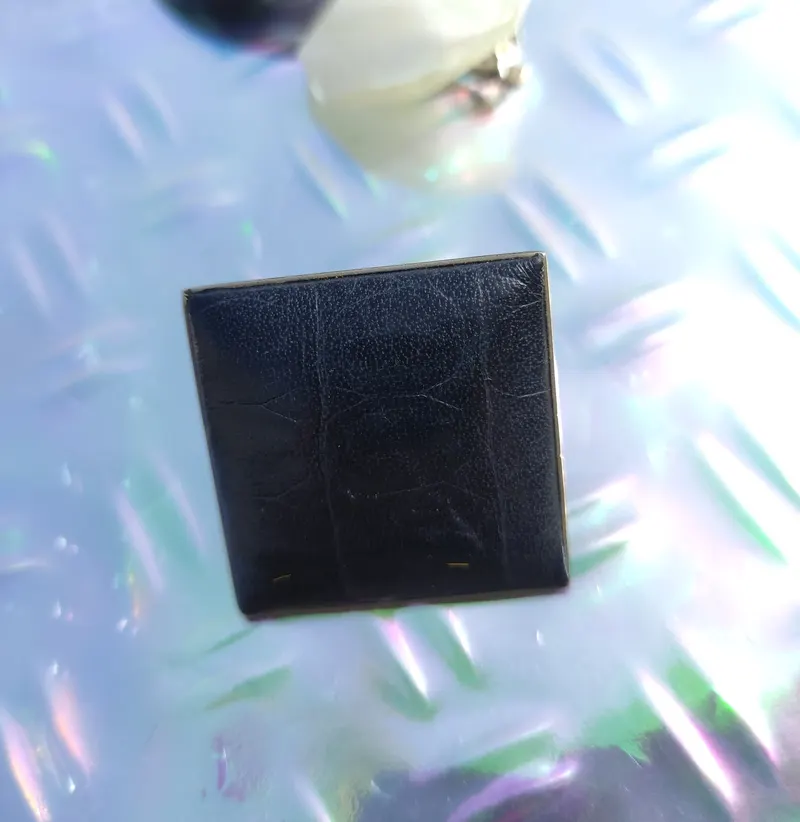 vintage 真面目で柔らかな黒のイヤリング 片耳用(3 枚目)